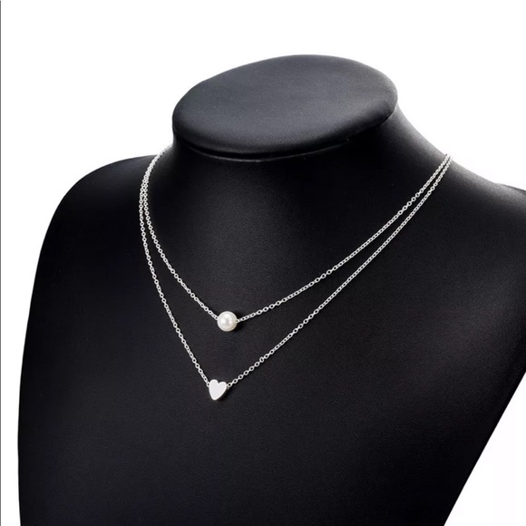 5 for $25 💫 Faux Pearl Heart Statement Necklace - Picture 4 of 6